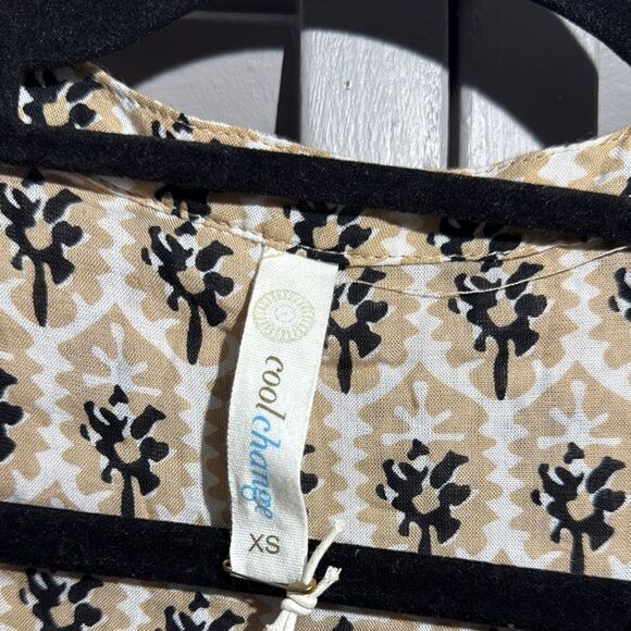 Cream Bell Sleeve V-Neck Tunic - Picture 2 of 13